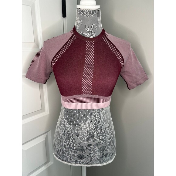 Fabletics Seamless Athletic Crop Top Size Small Womens Pink and Maroon - Picture 1 of 6